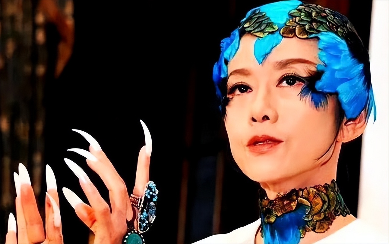 杨丽萍新舞蹈尺度大,"阴阳双修"引热议,台上无衣也是艺术?