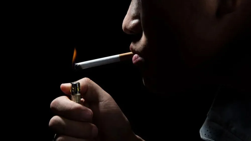 3亿烟民沉默今天起吸烟的危害又增加了