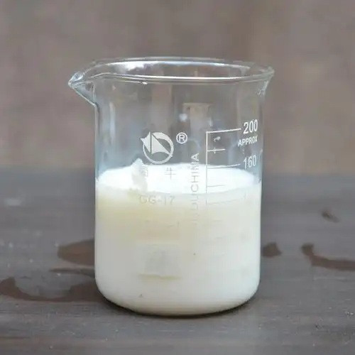 表面活性剂在强烈的搅拌下,油被分散在水中,形成乳状液,该过程叫乳化