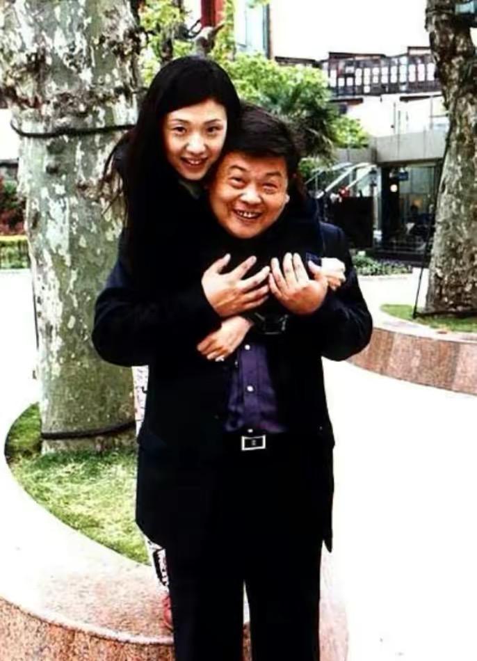 回顾倪景阳:182的身高嫁给165的谢晖,39岁高龄生子,如今幸福吗