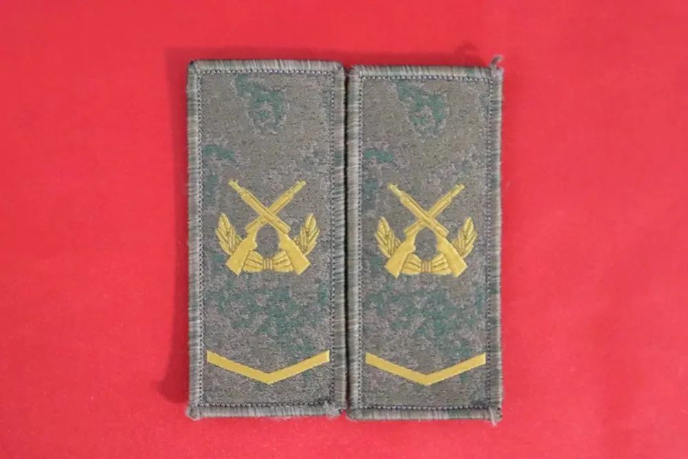 下士军衔4,义务兵上等兵上等兵军衔实拍上等兵军衔列兵列兵军衔实拍