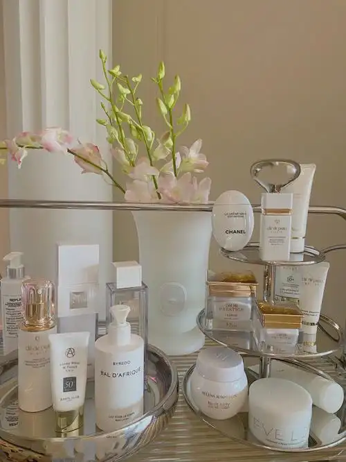 化妆台爱用物07高颜值白色系护肤品