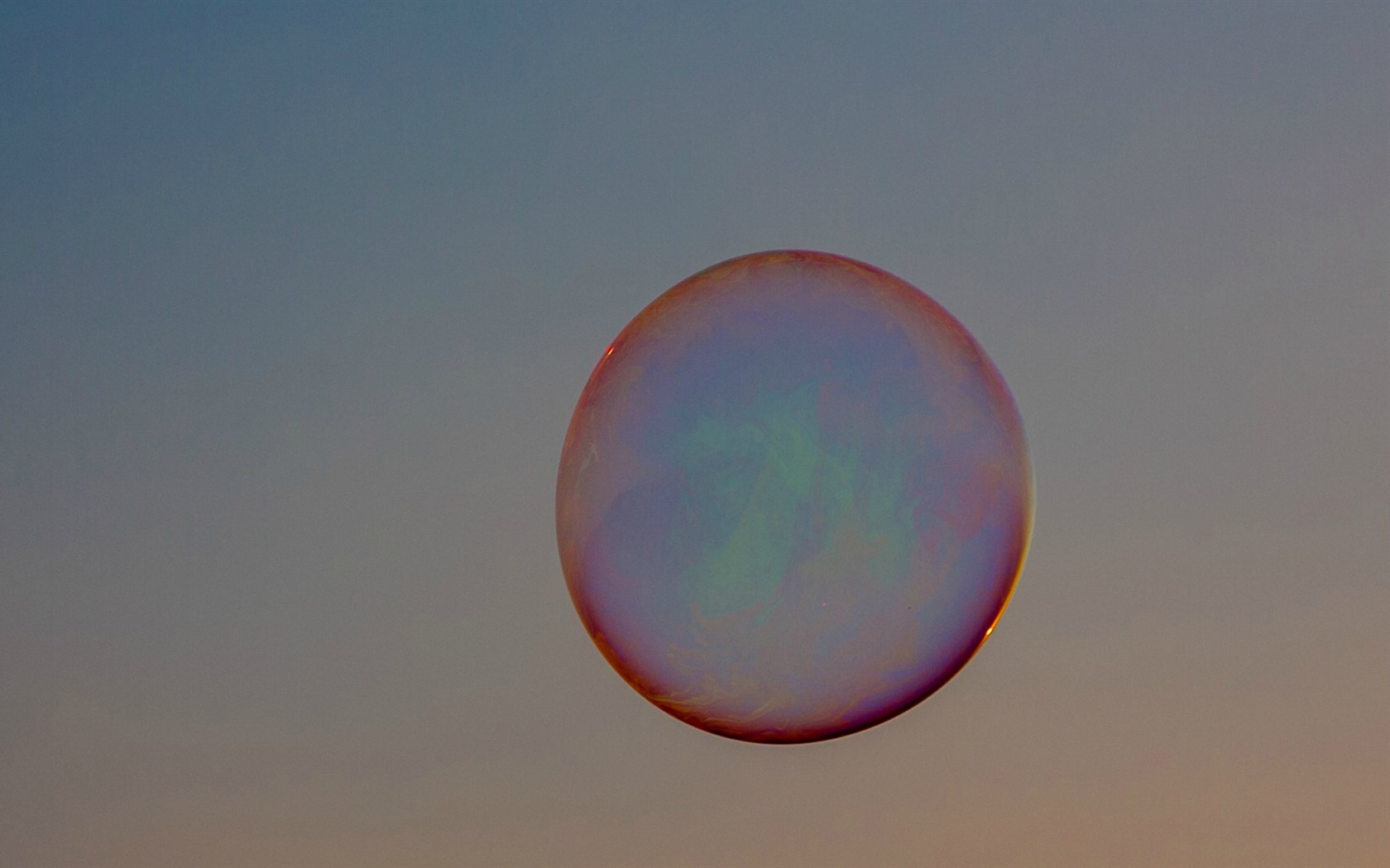 首页 桌面壁纸 风格壁纸 梦幻好看的彩色泡泡图片桌面壁纸(二) 1680