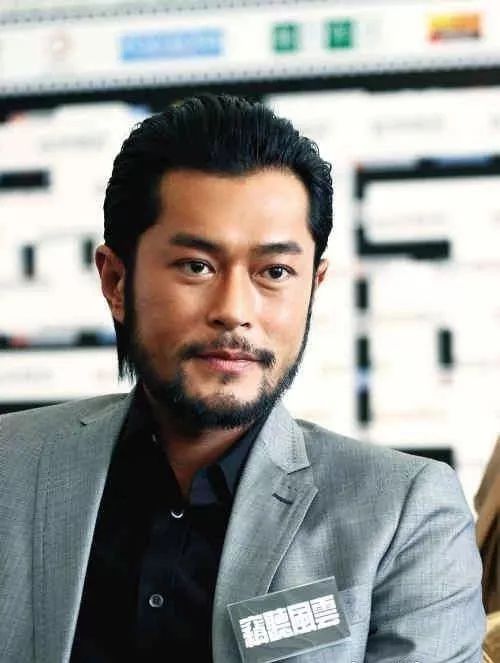 男人戴手串留啥样的胡子好看