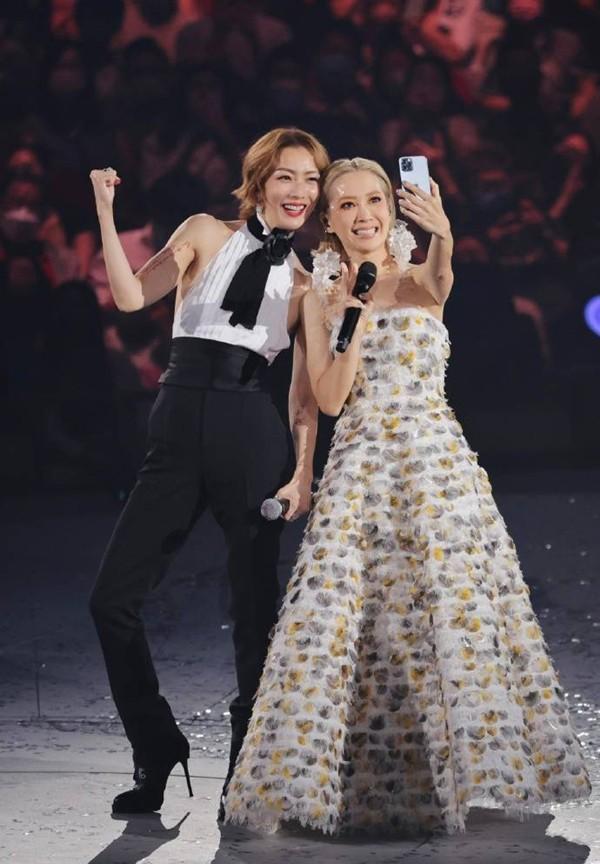 49岁郑秀文瘦太狠认不出!