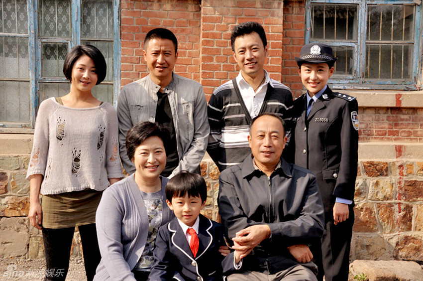 24 17:28:53 3 / 5 新浪娱乐讯 电视剧《无贼》中张国强和殷桃剧中被