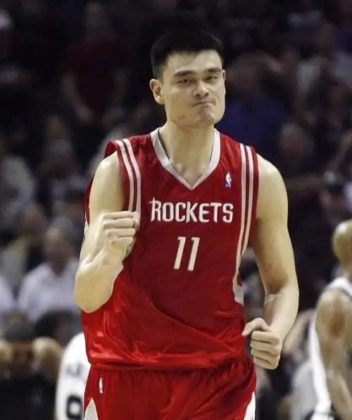 赛场下的表面兄弟,姚麦关系并不如场上那般好!