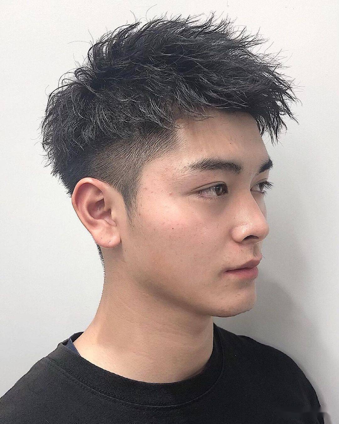 新时尚男发来了,帅气有型不落伍,越来越多男士这样剪_发型