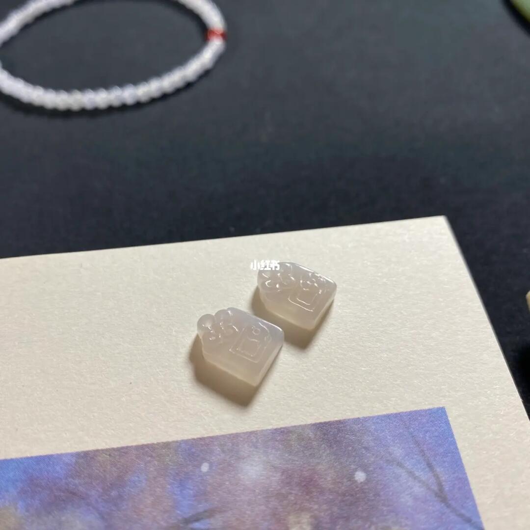 藕粉小轩窗翡翠御守