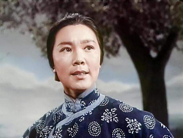 她是《沙家浜》阿庆嫂原型,被日军绑在汽艇上活活残害