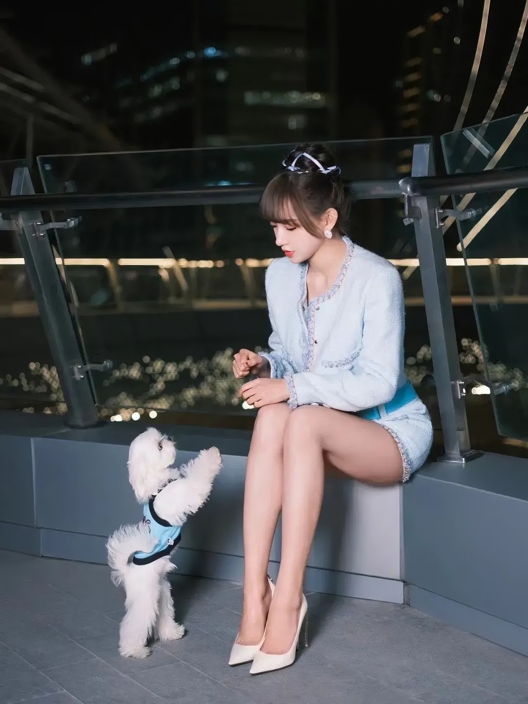 程潇小香风套装配白色高跟鞋造型#明星的那些神图# #一眼沦陷# #惊艳