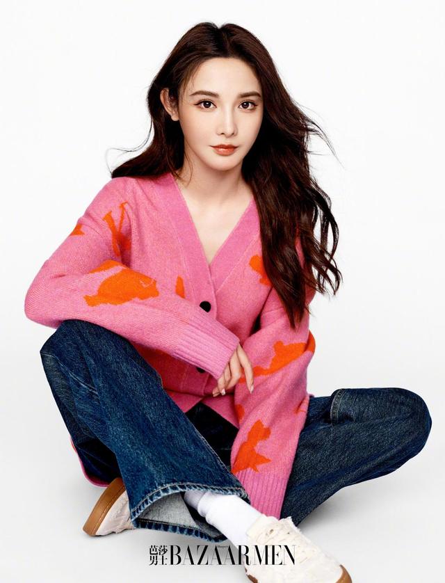 彭小苒《芭莎男士》大片释出,轻松将基础款服装穿出时尚感