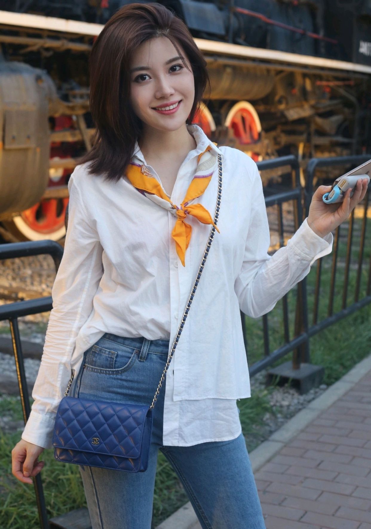 原创央视新闻主播郑子可被发型拉低颜值92年的姑娘老气横秋可惜了漂亮