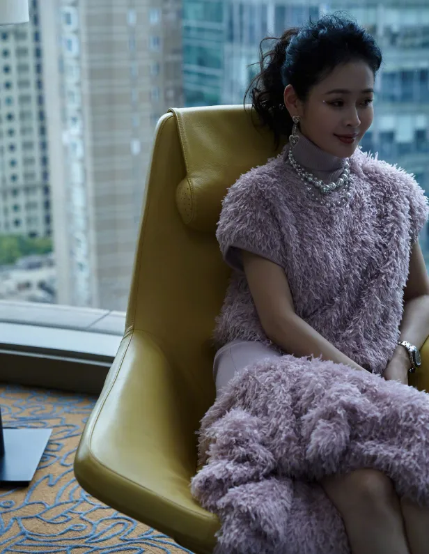 41岁于明加定居北京住千万豪宅,称已经济自由,圈外老公身份曝光_腾讯