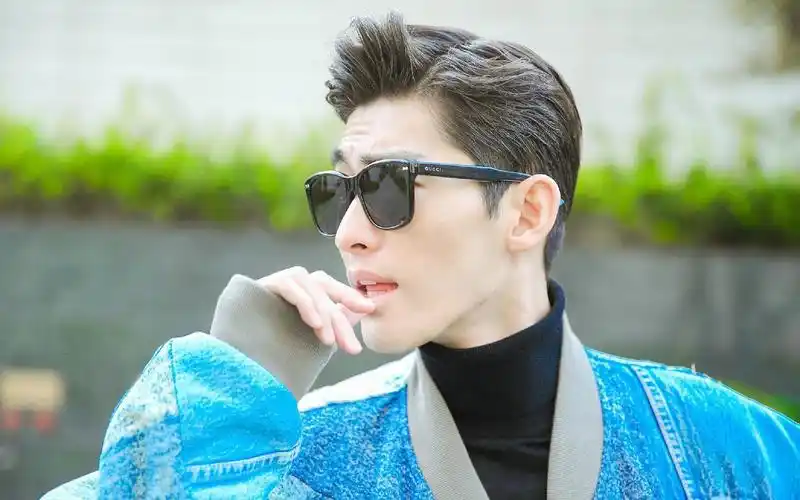 张翰眼睛原图(张翰眼睛图是怎么回事) - 许许生活网