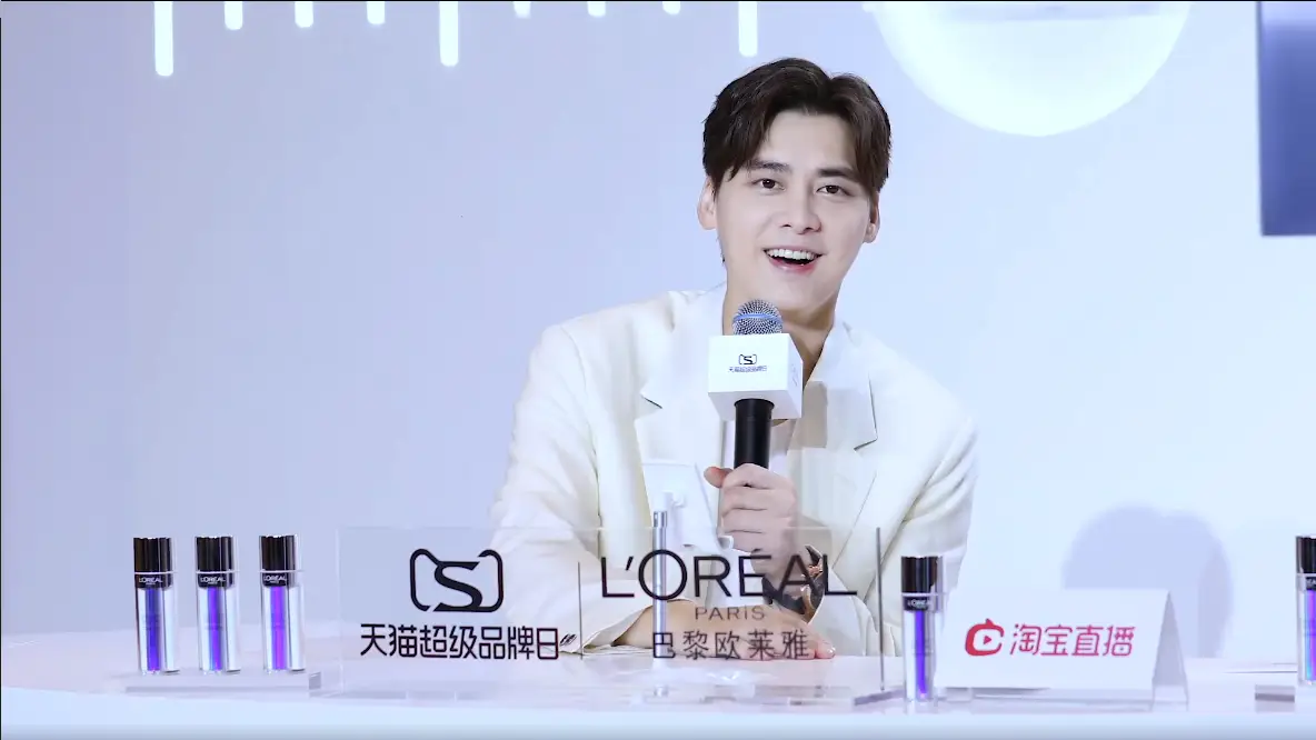 巴黎欧莱雅分享李易峰直播精彩集锦 回顾峰峰高光时刻