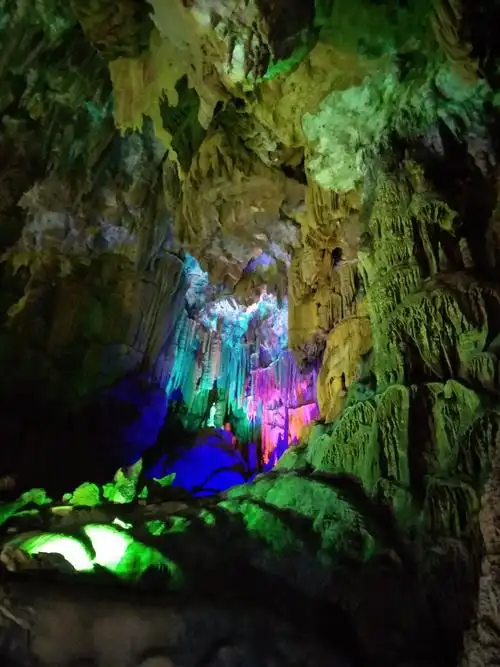 广西南宁马山县金伦洞,全国最大溶洞.天堂一样美丽,美极了!