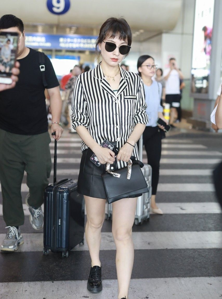 明星美照,图一女星吴昕现身机场,衣着时尚身姿曼妙超吸精!