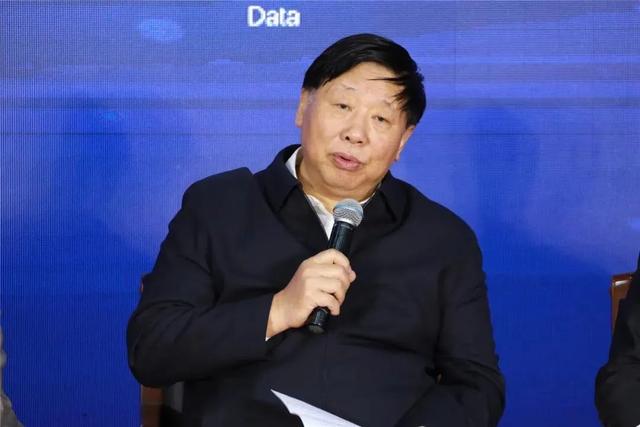 知名音乐人孙保罗首先分享了《星光》节目的创作理念和创作过程.