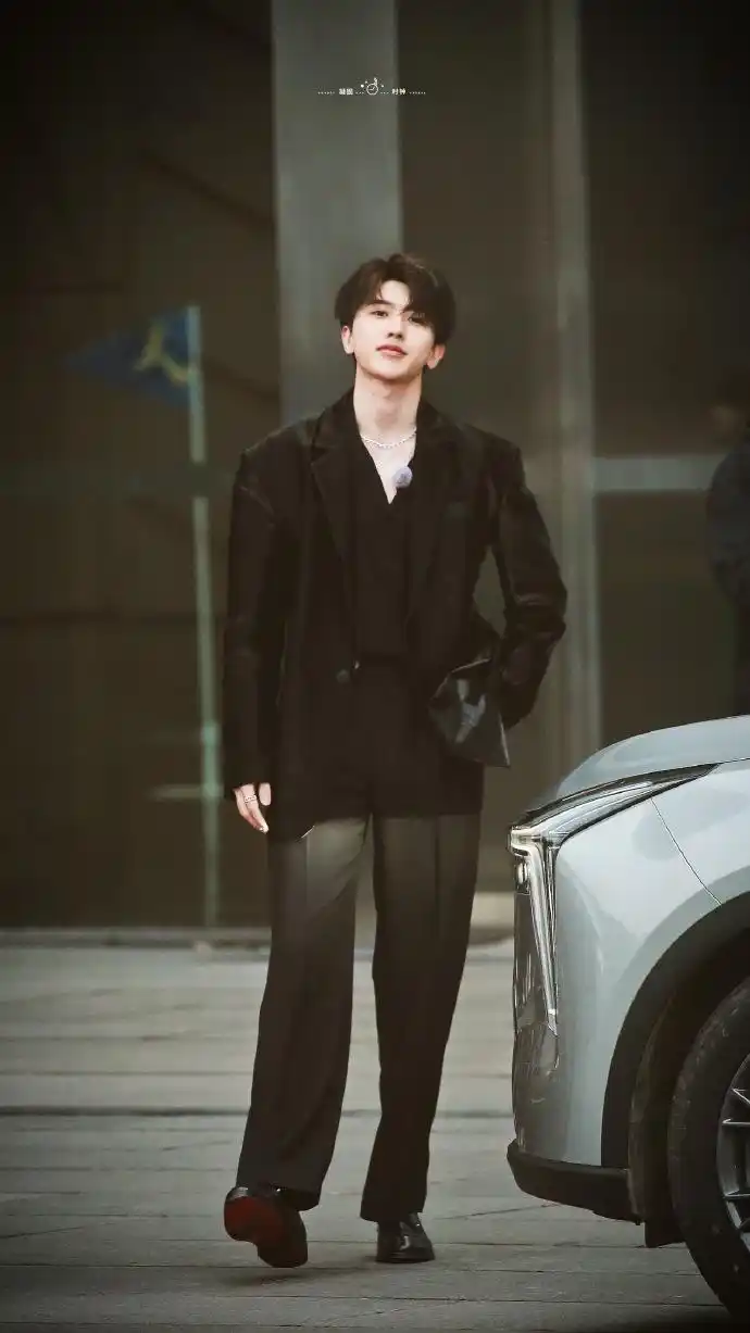 ninepercent新闻210413奔跑吧奶味少年化身名流贵公子蔡徐坤带你体验