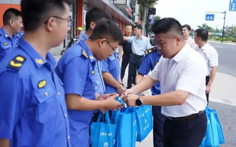 高温慰问送清凉 | 益农镇开展高温慰问走访活动