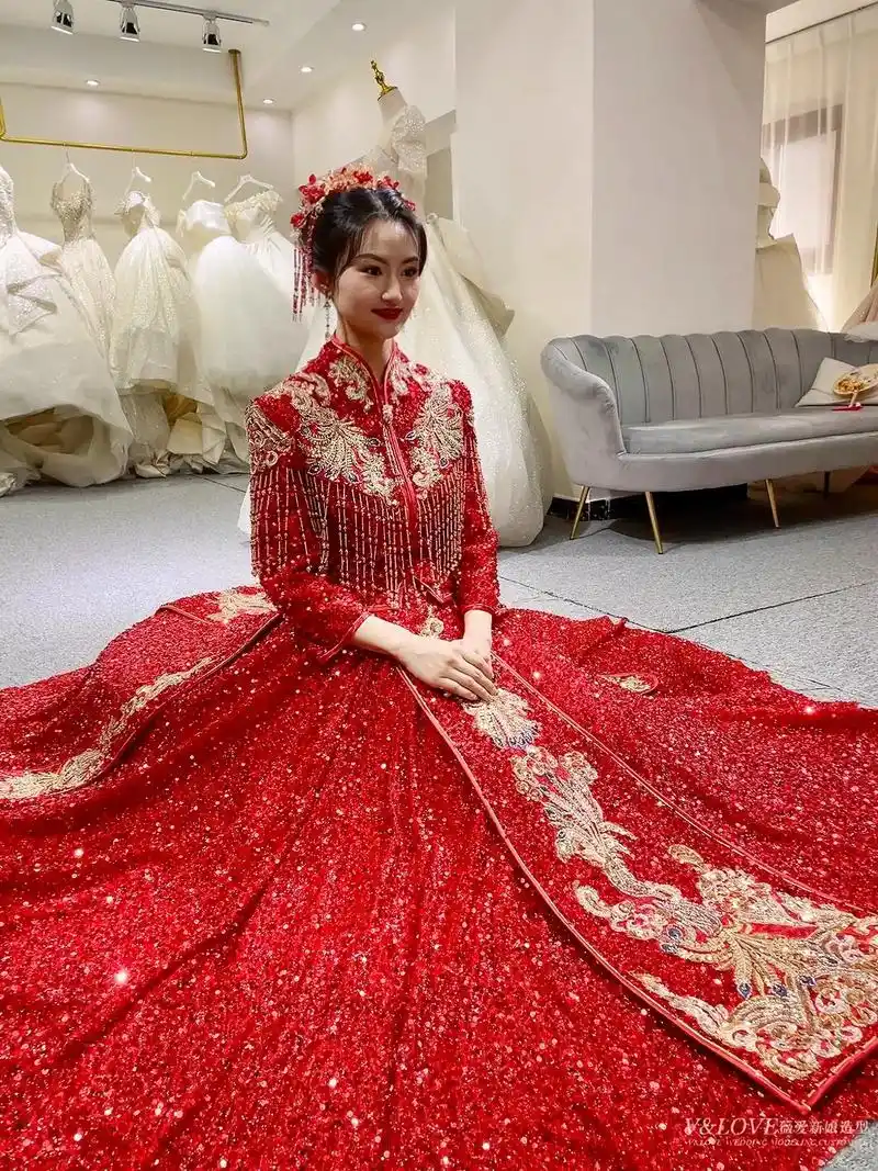 会发光的金红撞色秀禾服绝绝子太美了