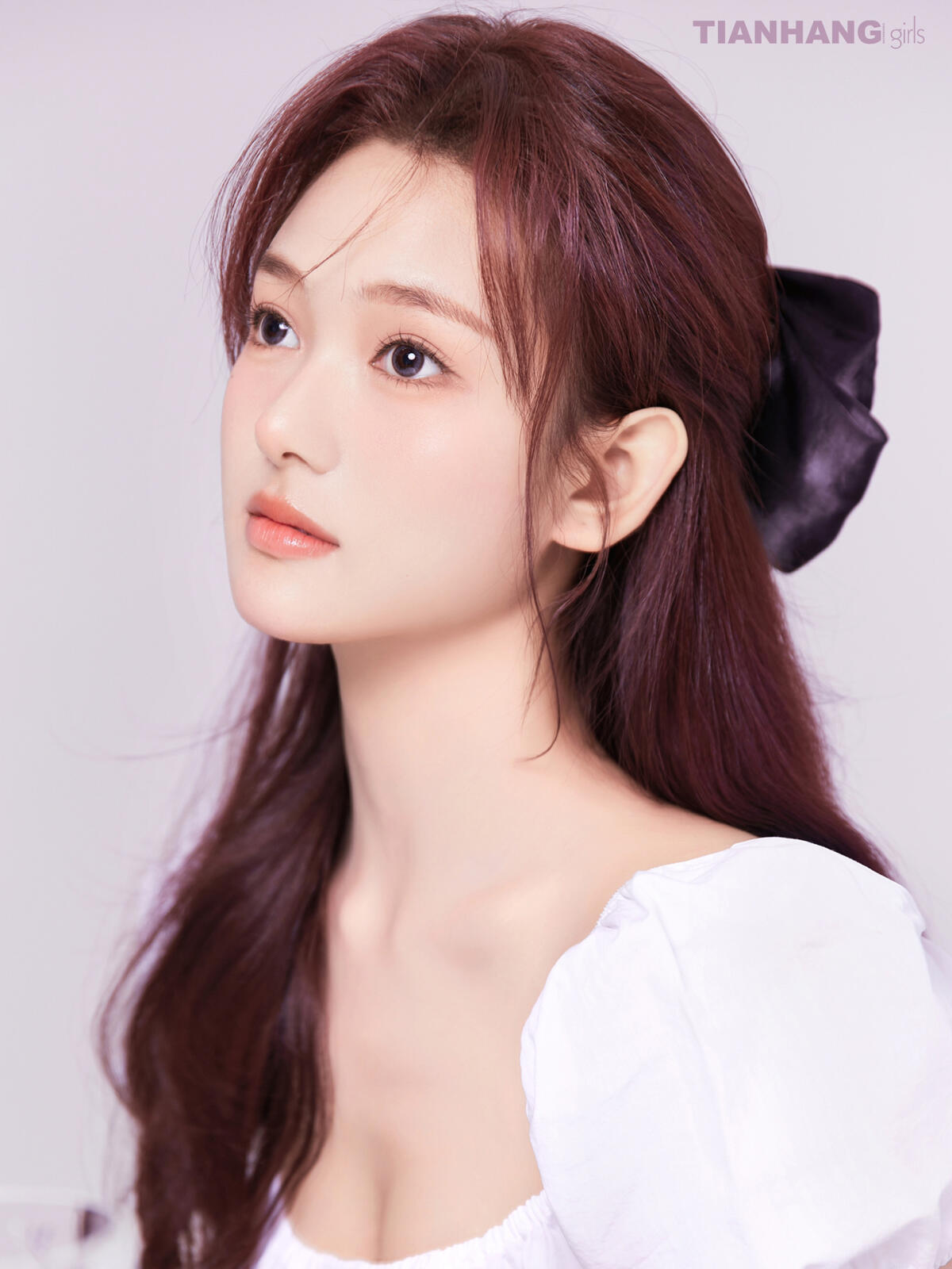 场地:天航工作室 服装:天航工作室提供 妆造:天航工作室提供 少女写真