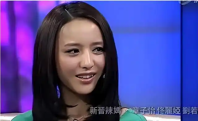 听说那位大导演正在招演员,佟丽娅也不甘示弱,赶紧把自己的简历给递了