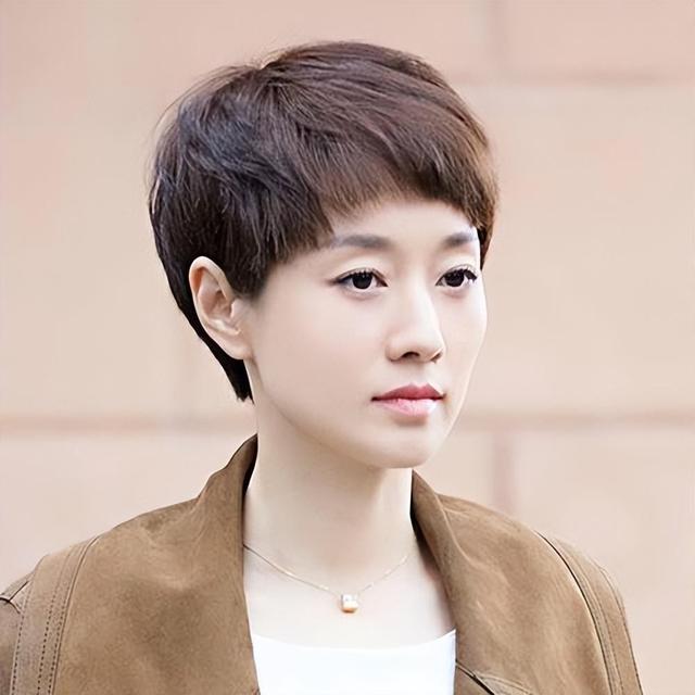 大部分的女强人,她们都留有一头干净利落的短发