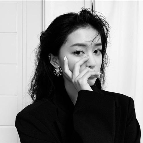 给你一个眼神满满体会吧霸气冷血女生头像黑白