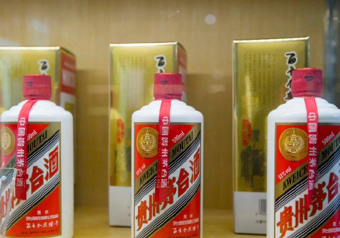 单日下跌近百元,贵州茅台出手】经历短暂几日稳定之后,飞天茅台酒终端