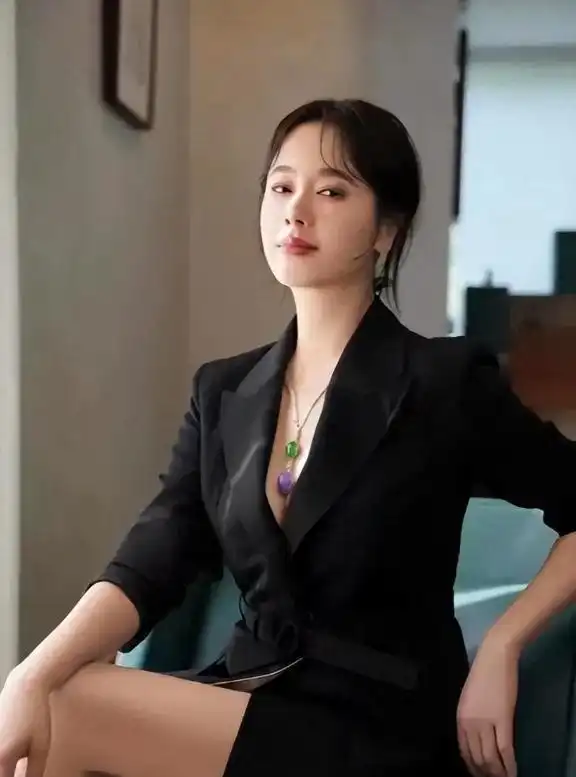 这回再多的名誉和财富也无法拯救具有风流成性的左小青