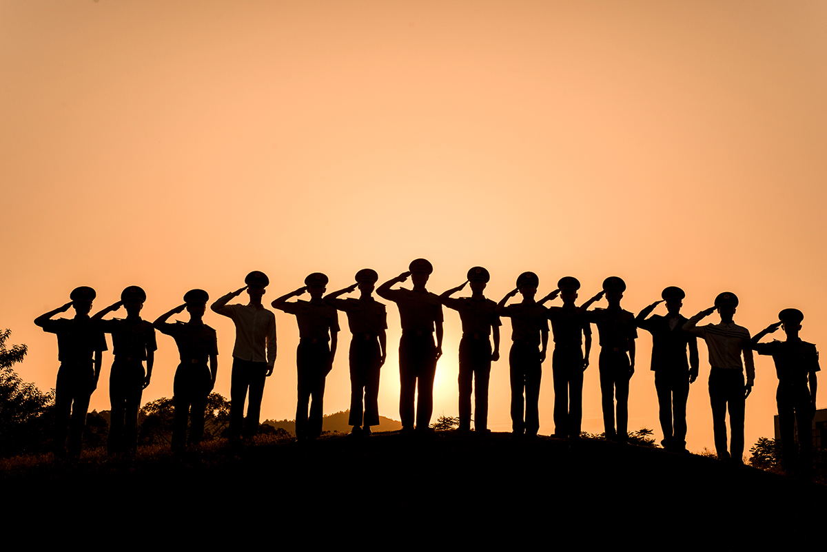 敬礼,敬我们不变的友谊