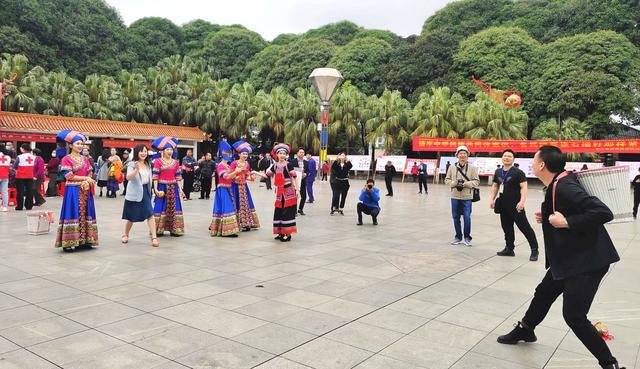 广西百色右江区:"壮族三月三"浓浓民俗情