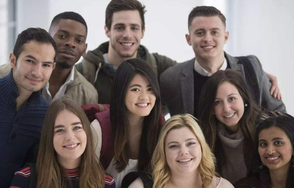 黑种人,黄种人与白种人为何能自由交配,并不存在生殖隔离呢?