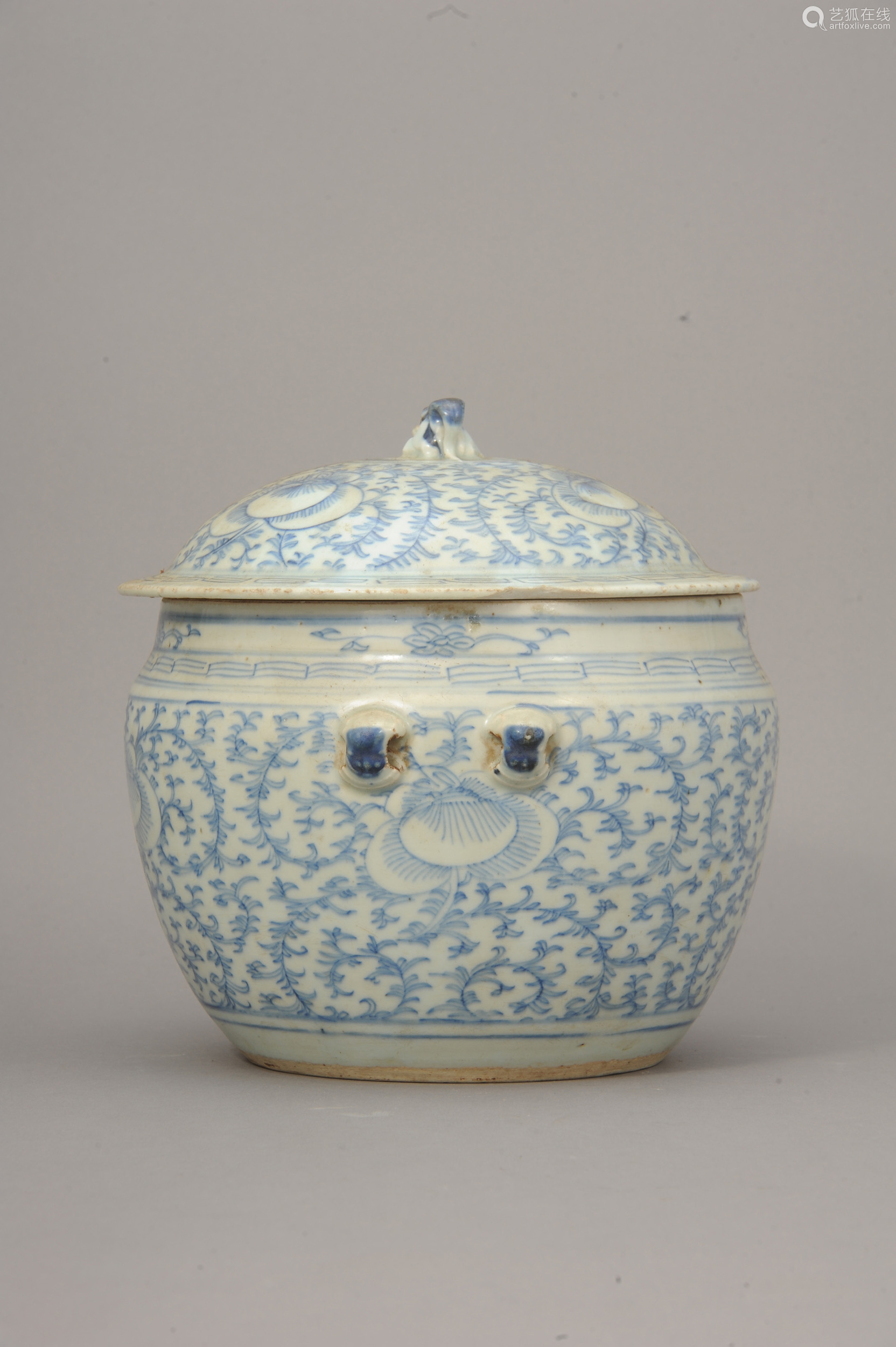 清嘉庆青花缠枝莲纹罐