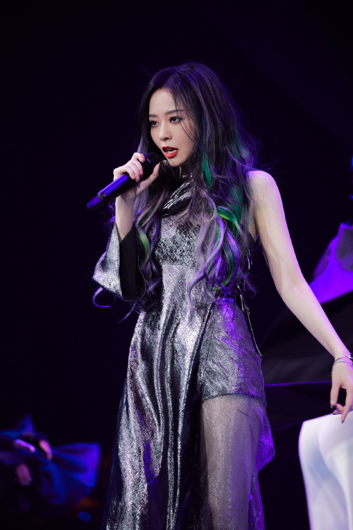 张靓颖光2023巡回演唱会##张靓颖穿18cm靴子唱跳不带喘##张靓颖全场