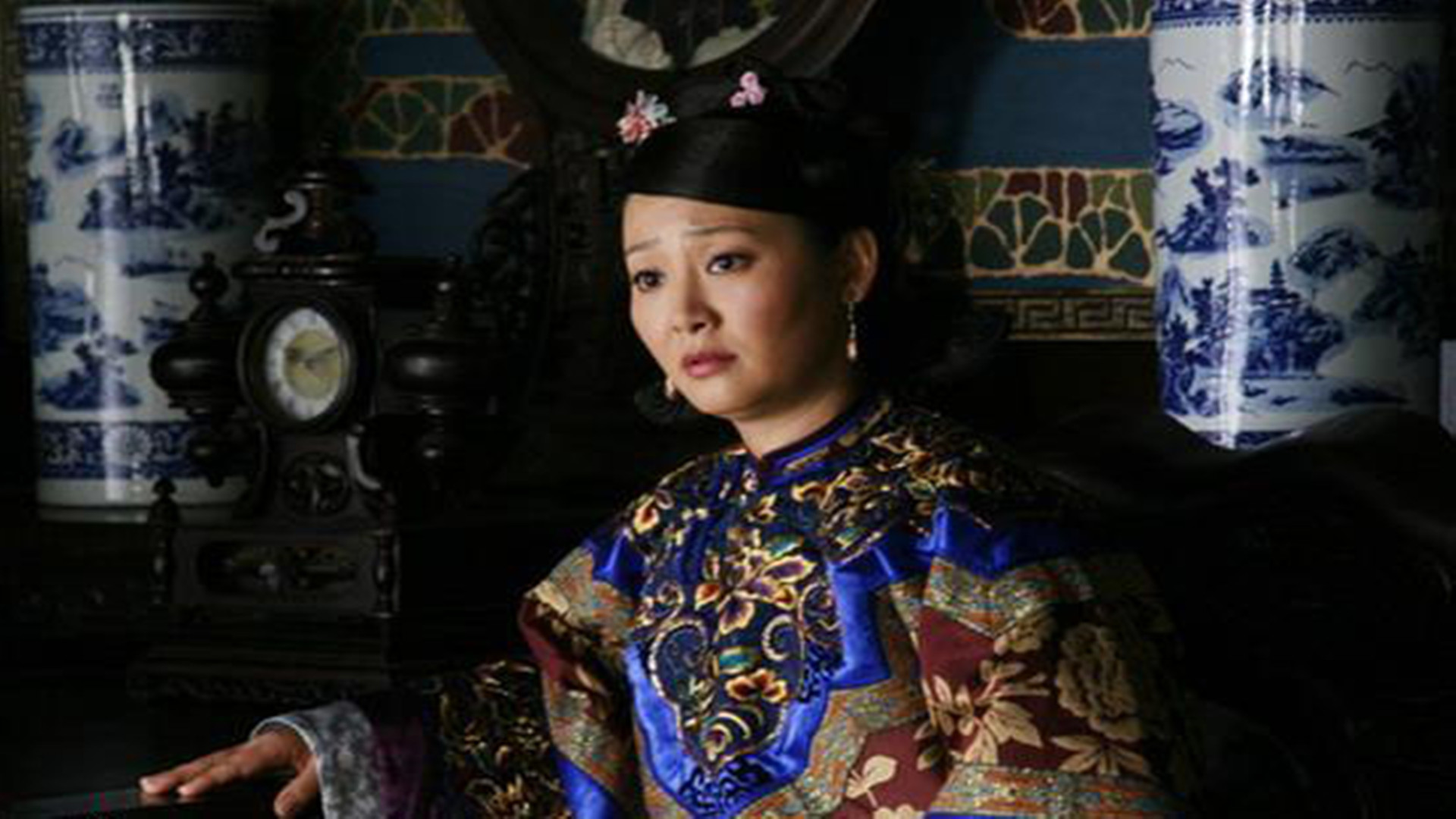 她是经典青衣形象,不依靠任何人的她成就了角色也成就了自己._徐帆