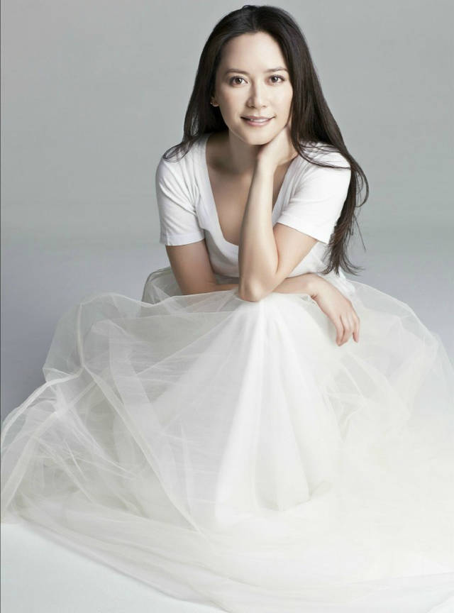 46岁俞飞鸿16岁旧照被翻,时间流逝,不变的是美人