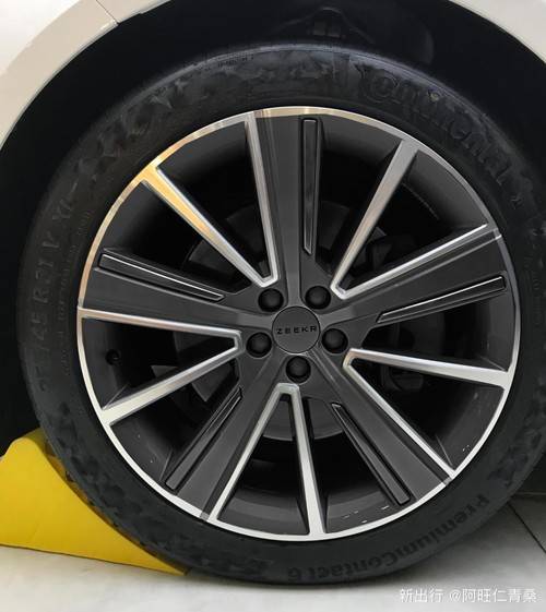 极氪001的多辐射线轮毂这么一改就有点层次感了