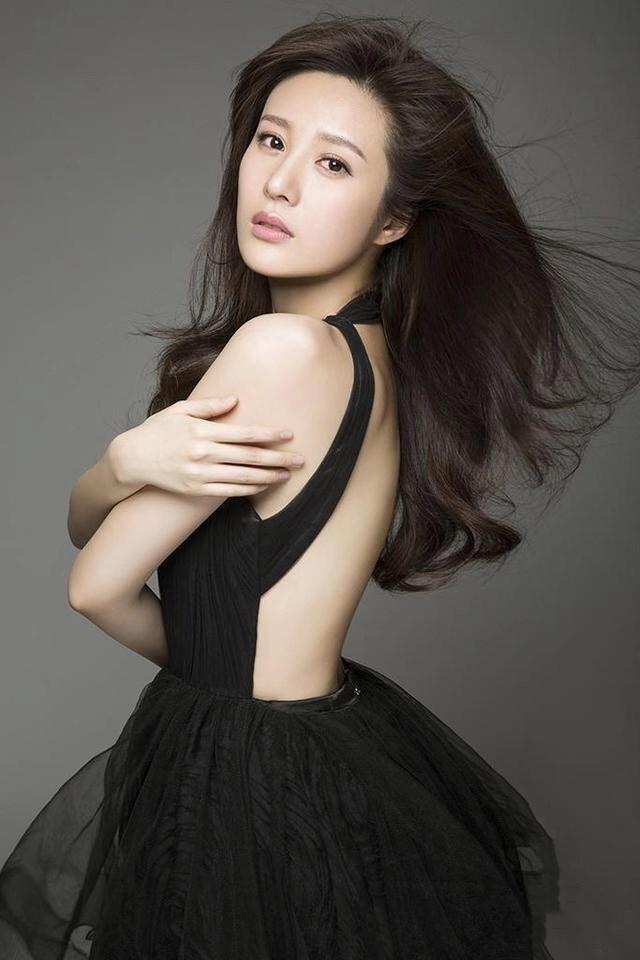 邬倩倩 :第7734期时尚潮流美图欣赏