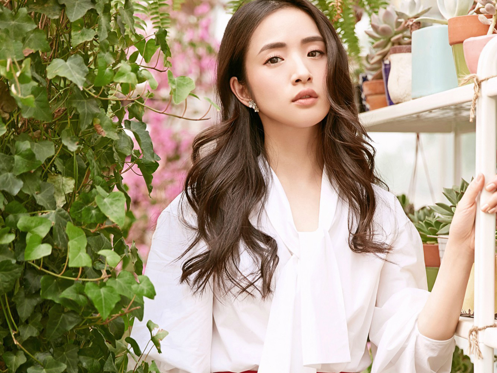 美女明星林依晨时尚性感写真桌面壁纸