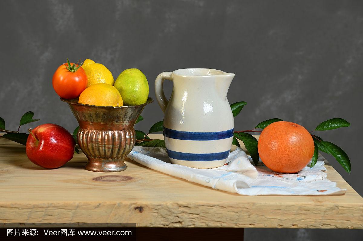 《水果罐和花瓶静物》