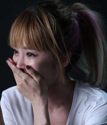 伤心图片大全带眼泪的,哭的图片女生伤心欲绝.