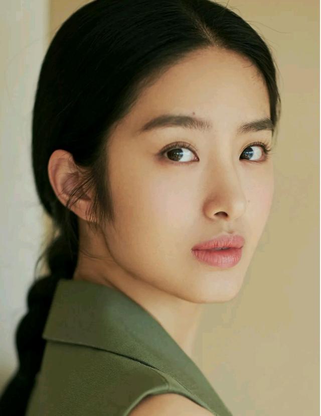 杨采钰的高级气质从何而来?