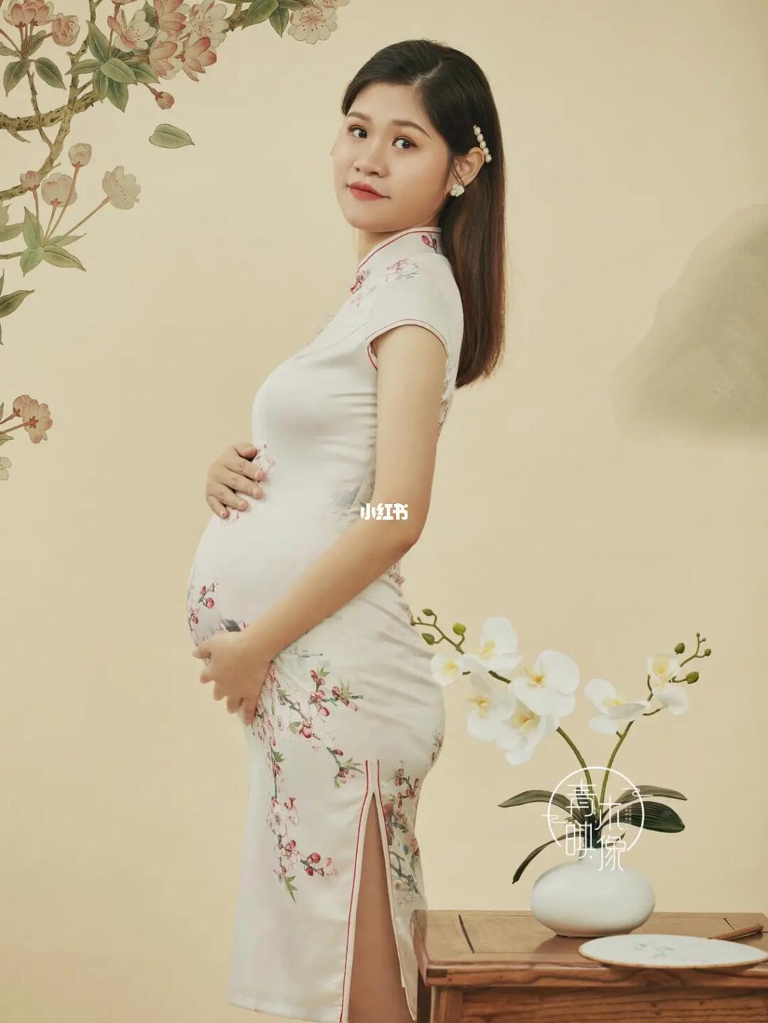 孕妈妈也可秀线条旗袍孕照