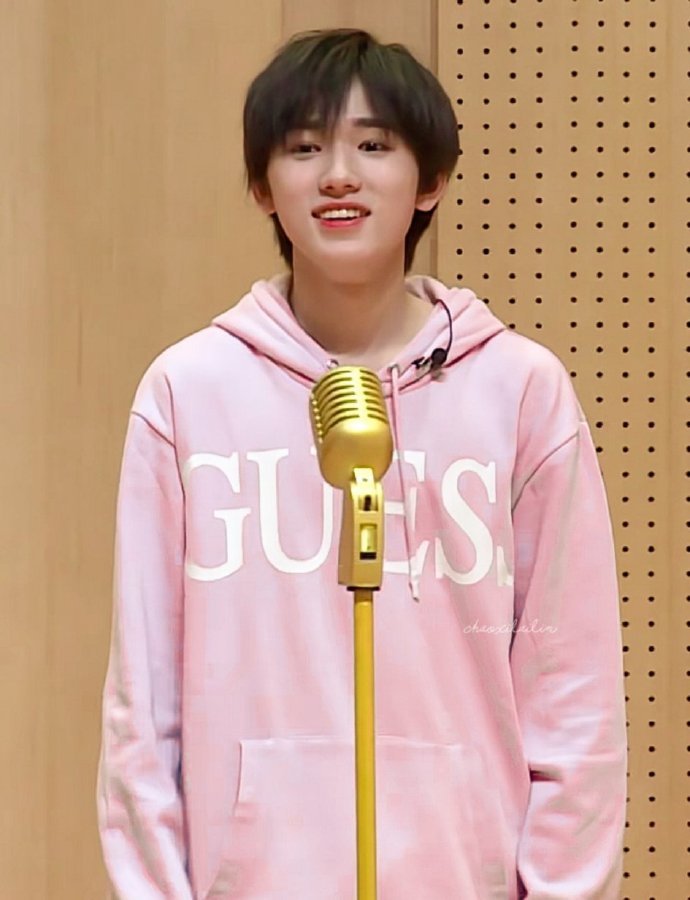 宋亚轩马卡龙色西装#宋亚轩马卡龙粉色系穿搭合集96粉色和可爱小宋