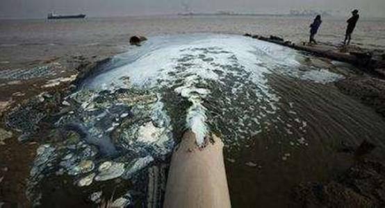 难怪支持日本!3000吨核污水早已排入大海,瞒了各国8年