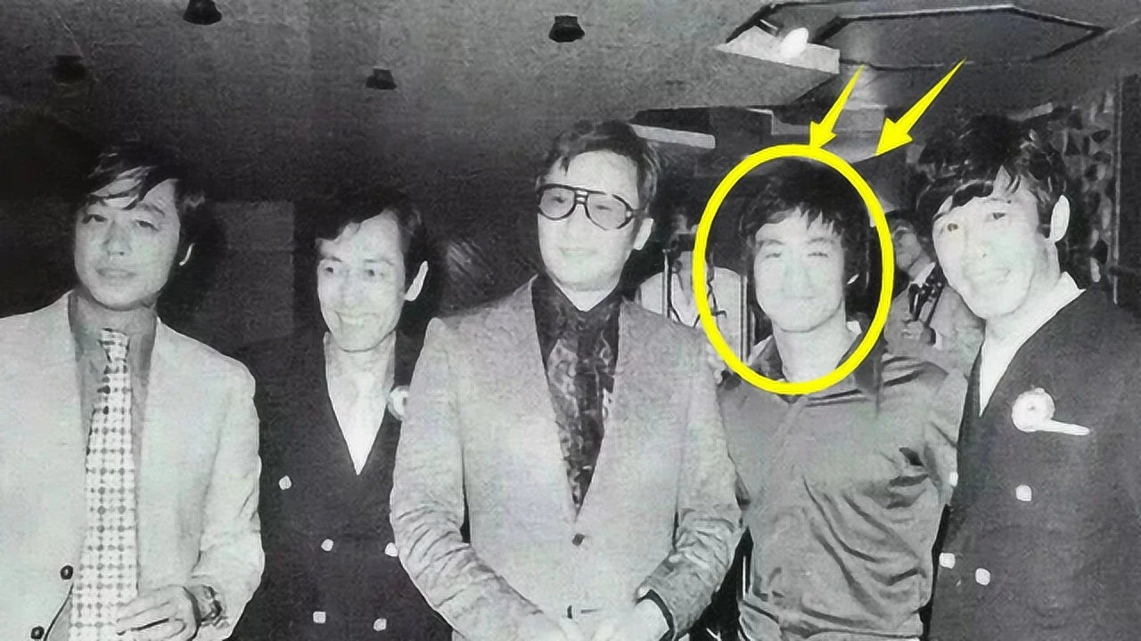 年轻时的谢贤有多牛?跟李小龙合照站c位,买楼跟买菜一样简单