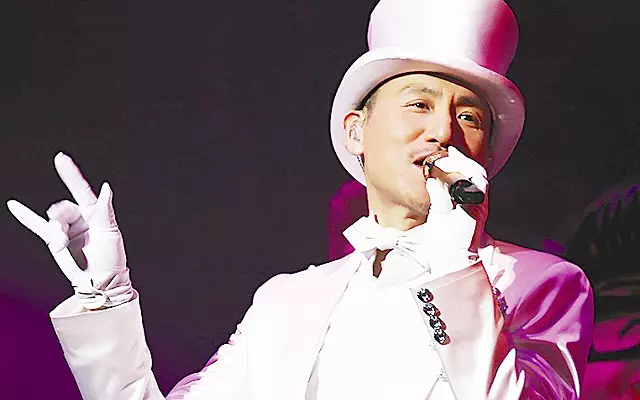 学友哥的招牌「兰花指」